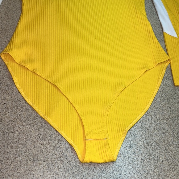 Ellesse Yellow W/ White Stripe Womens US L EU 40 UK 12 Body High Neck Bodysuit - Picture 11 of 16